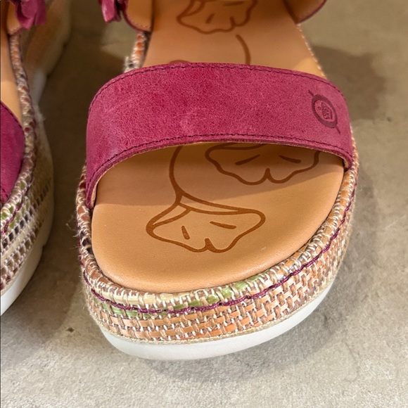 Born size 9 raspberry platform wedge leather sandals with floral design - Picture 5 of 13